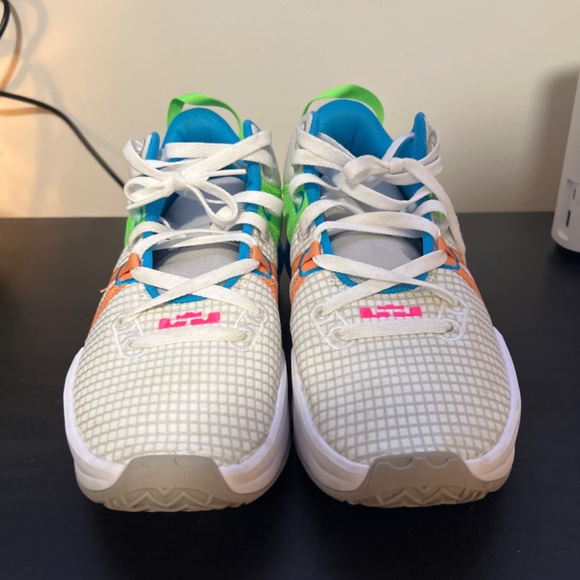 Shoes - Picture 4 of 12